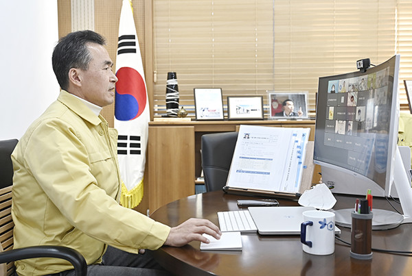 이항진 시장은 22일, 정례 브리핑을 통해 그동안 보육 정책 연구 용역과 복지부 협의를 거쳐 지난 9월 조례를 개정해 이루어진 여주시의 새로운 적극 행정 사례로 어린이집 폐원 지원 사업을 소개했다.