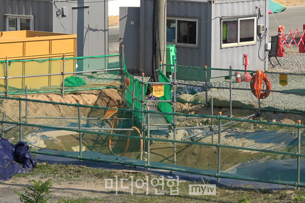 H건설이 1단지 현장에 설치하기로 한 침사지 겸 저류지(길이 60m‧폭 20m)에 민망한 수준의 소규모 침사지와 침사조를 설치했다.ⓒ미디어연합