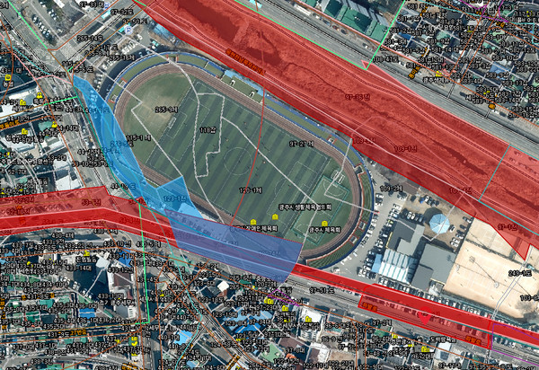 37년이 지나도록 미등기, 대장부존재 신세로 방치된 광주시공설운동장 부지 일부가 국유지(파란색 부분)로 확인됐다.
