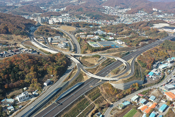 2025년 1월 1일 개통하는 세종-포천 고속도로 북용인 나들목 전경