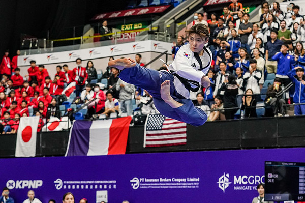 용인특례시 직장운동경기부 소속 태권도팀 차예은 선수가 2024 홍콩세계선수권대회 자유품새 개인전에서 1위를 차지했다