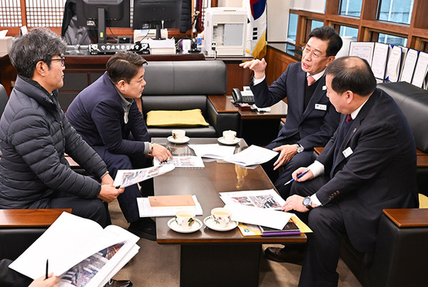 지난 1월 양평군수 한강유역청 방문